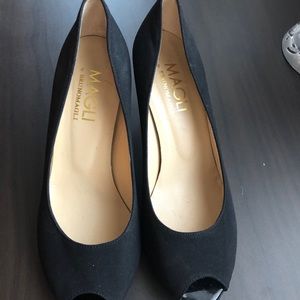 Bruno magli peep toe pumps 6.5